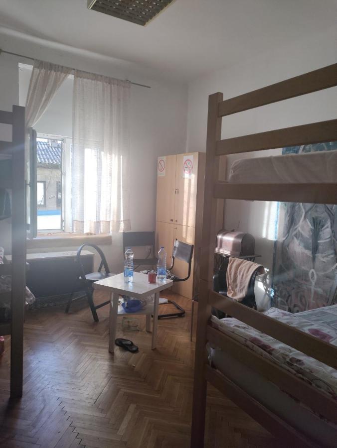 Hostel Yolo Beograd Bagian luar foto