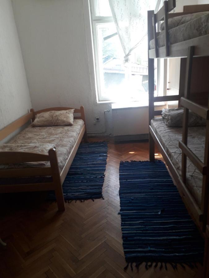 Hostel Yolo Beograd Bagian luar foto