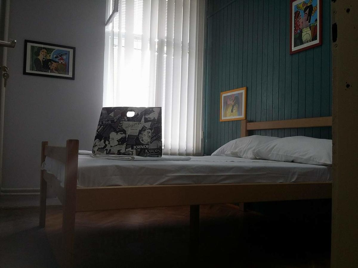 Hostel Yolo Beograd Bagian luar foto