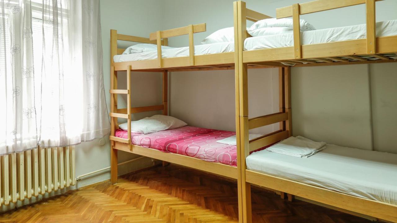 Hostel Yolo Beograd Bagian luar foto