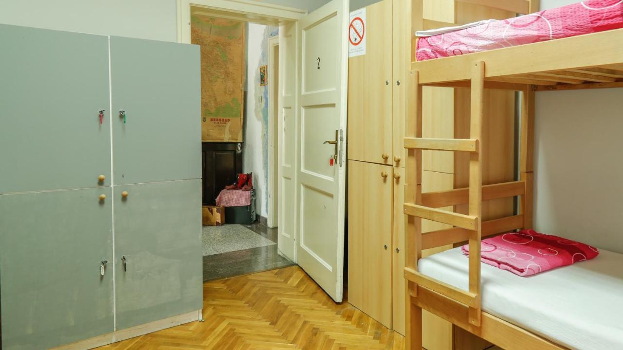 Hostel Yolo Beograd Bagian luar foto