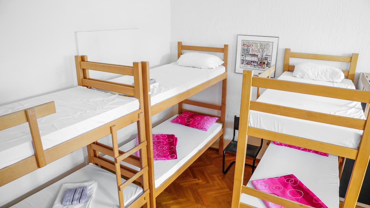 Hostel Yolo Beograd Bagian luar foto