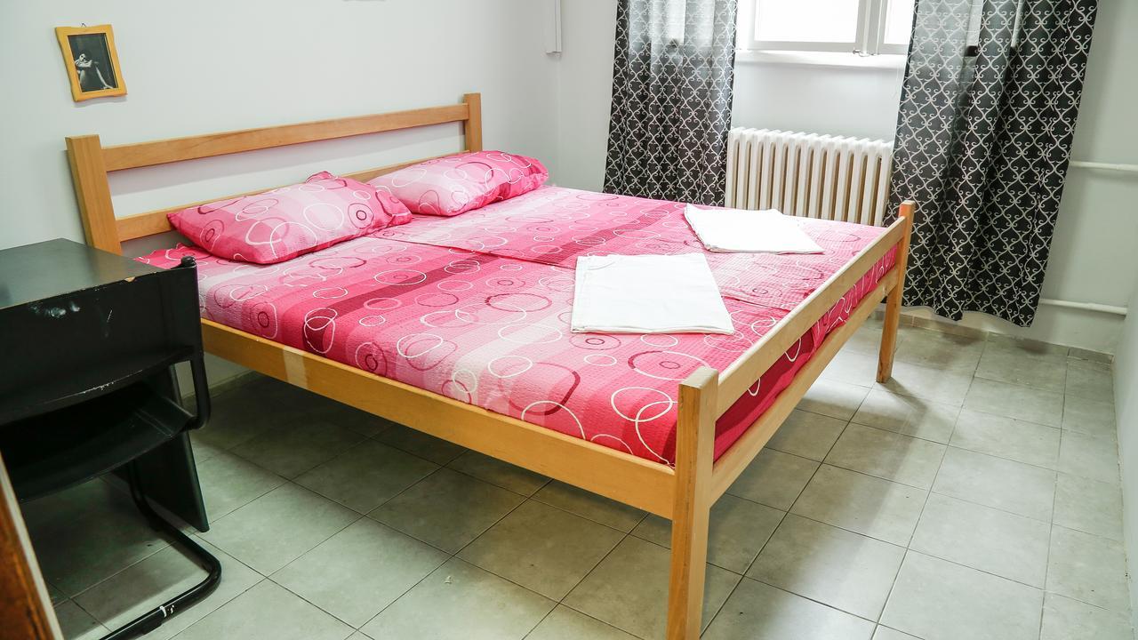 Hostel Yolo Beograd Bagian luar foto